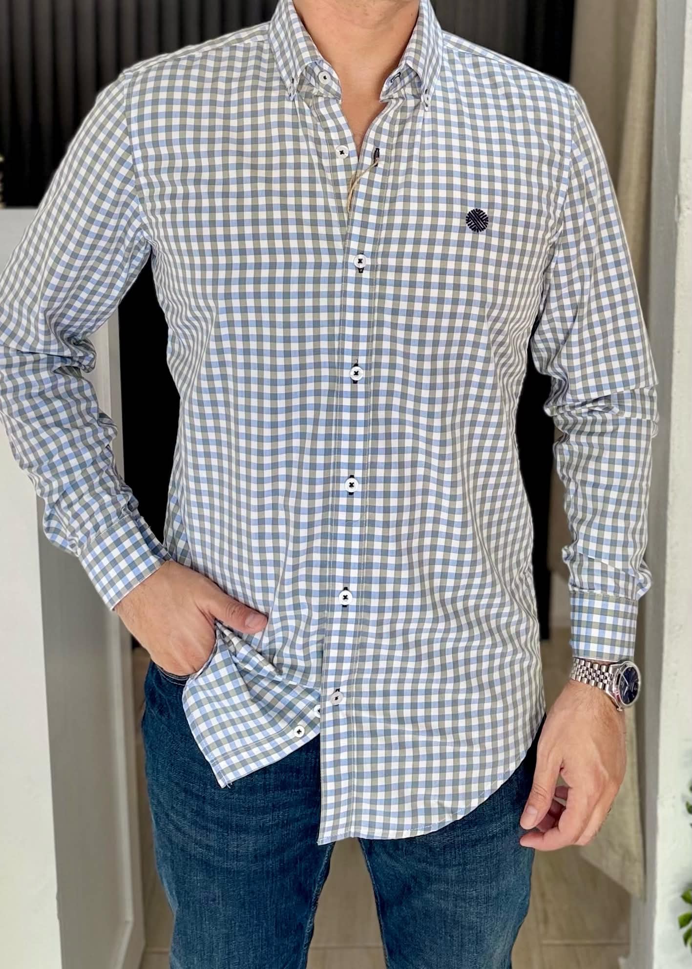 Camisa de Manga Larga Corte Fit MiniCuadros Grises | Frescura en cada detalle